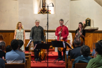 29 juillet 2024 - Consort Hexacorde - © Thomas Mussard Le Consort Hexacorde salue le public dans l'église de Bonneval-sur-Arc