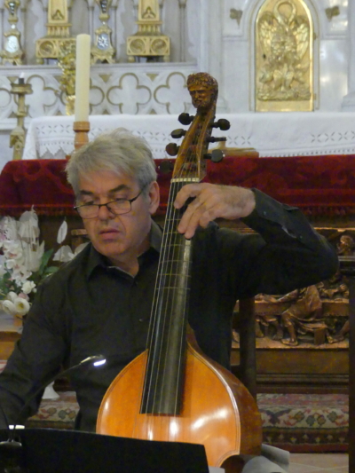 26 juillet 2024 - Consort Hexacorde - Christophe Oudin - © N.A. Christophe Oudin joue de la viole de gambe.