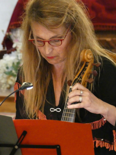 26 juillet 2024 - Consort Hexacorde - Valérie Beutin © N.A. Valérie Beutin joue de la viole de gambe.